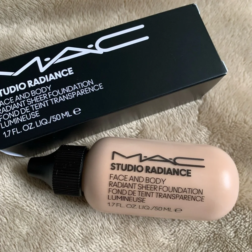 Mac Cosmetics Studio Face & Body Radiance Foundation N3 BNIB